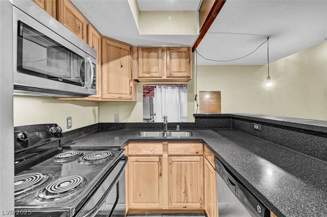 311 Brookside Lane B, Las Vegas, NV 89107