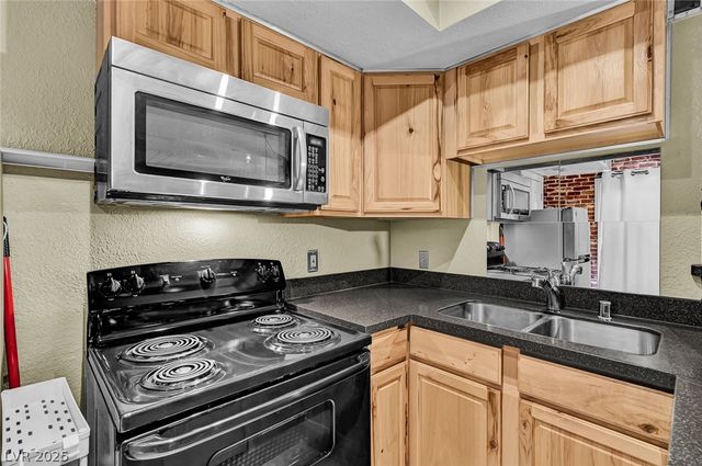 311 Brookside Lane B, Las Vegas, NV 89107