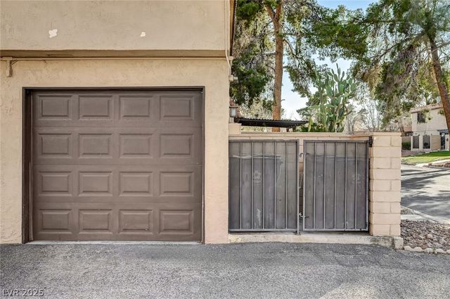 311 Brookside Lane B, Las Vegas, NV 89107