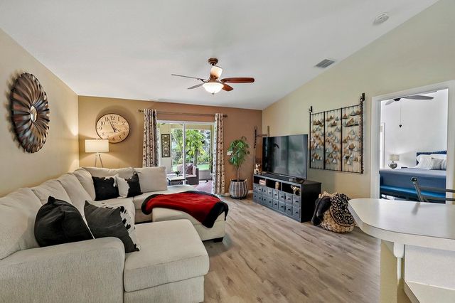 587 Cottonwood Road, Sebastian, FL 32958