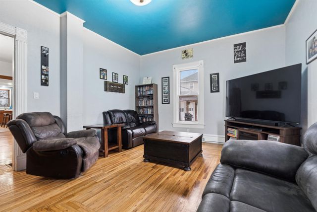 313 NE 6th Ave., Independence, IA 50644