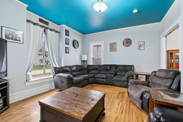 313 NE 6th Ave., Independence, IA 50644