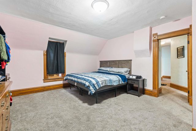 313 NE 6th Ave., Independence, IA 50644