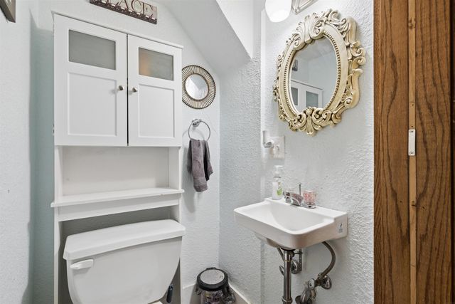 313 NE 6th Ave., Independence, IA 50644