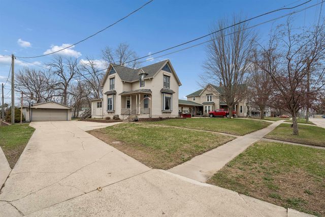 313 NE 6th Ave., Independence, IA 50644