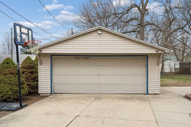 313 NE 6th Ave., Independence, IA 50644