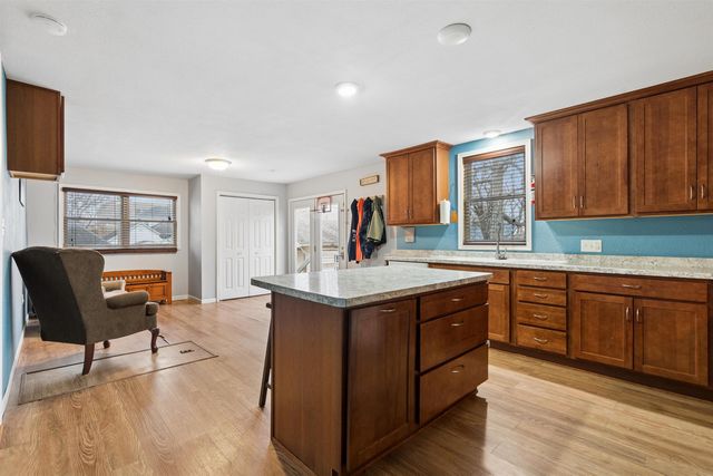 313 NE 6th Ave., Independence, IA 50644