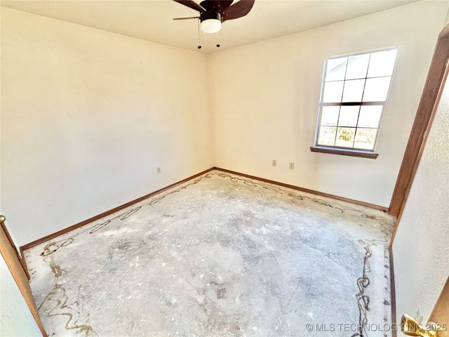 1103 E Kaniatobe Lane, Stigler, OK 74462