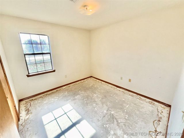 1103 E Kaniatobe Lane, Stigler, OK 74462