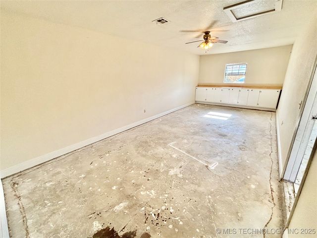 1103 E Kaniatobe Lane, Stigler, OK 74462