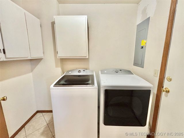 1103 E Kaniatobe Lane, Stigler, OK 74462