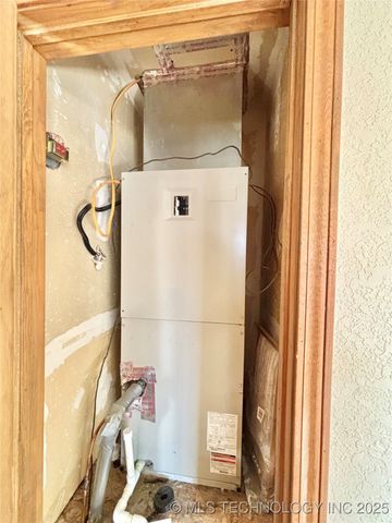 1103 E Kaniatobe Lane, Stigler, OK 74462