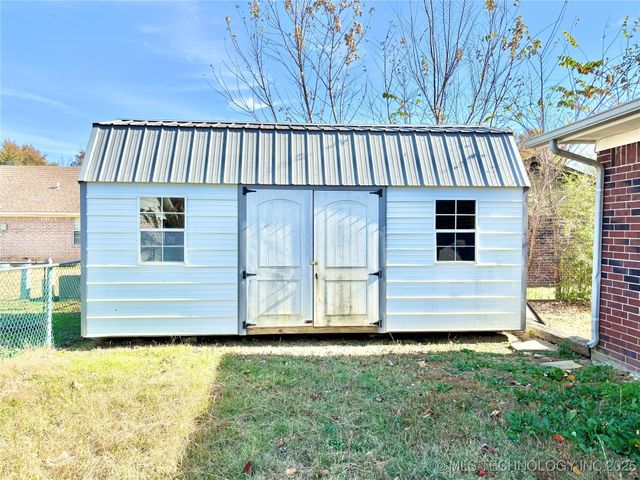 1103 E Kaniatobe Lane, Stigler, OK 74462