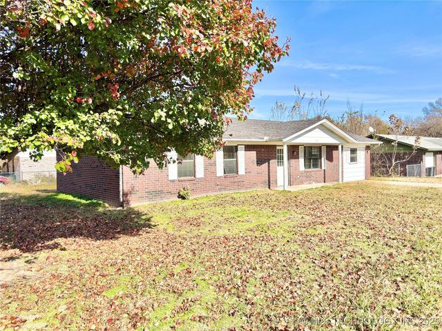 1103 E Kaniatobe Lane, Stigler, OK 74462