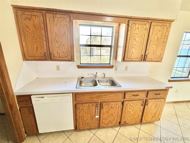 1103 E Kaniatobe Lane, Stigler, OK 74462