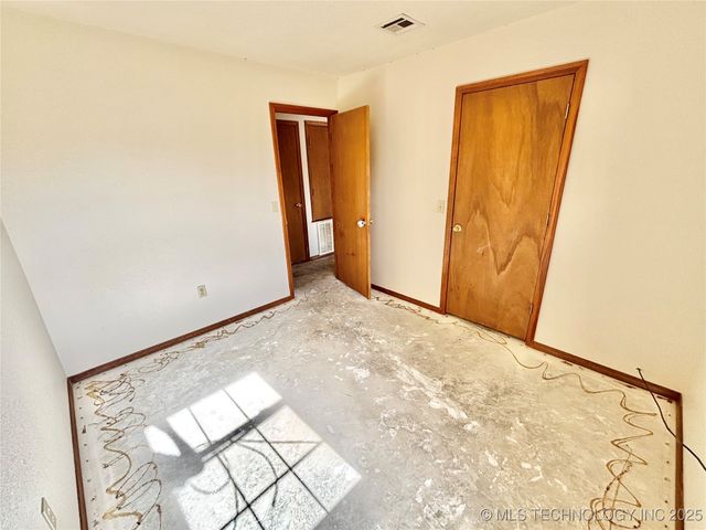 1103 E Kaniatobe Lane, Stigler, OK 74462