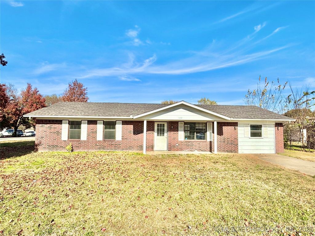 1103 E Kaniatobe Lane, Stigler, OK 74462