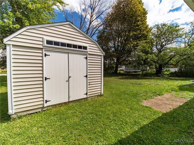 19 Hickory Street, Hanover, NY 14136