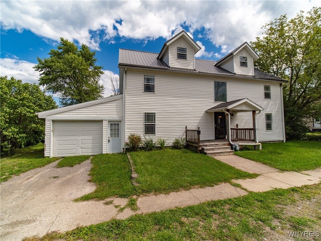 19 Hickory Street, Hanover, NY 14136