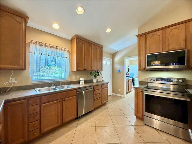 12854 NE 118TH TERRACE, Ocklawaha, FL 32179