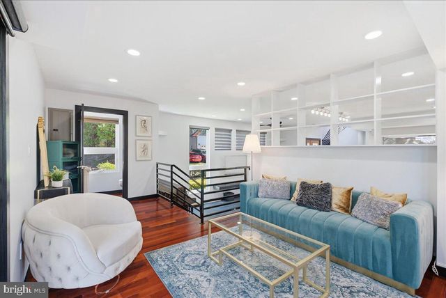 900 20TH ST S, Arlington, VA 22202