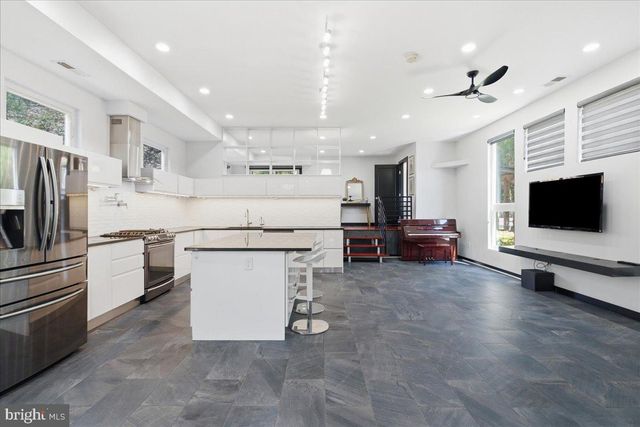 900 20TH ST S, Arlington, VA 22202
