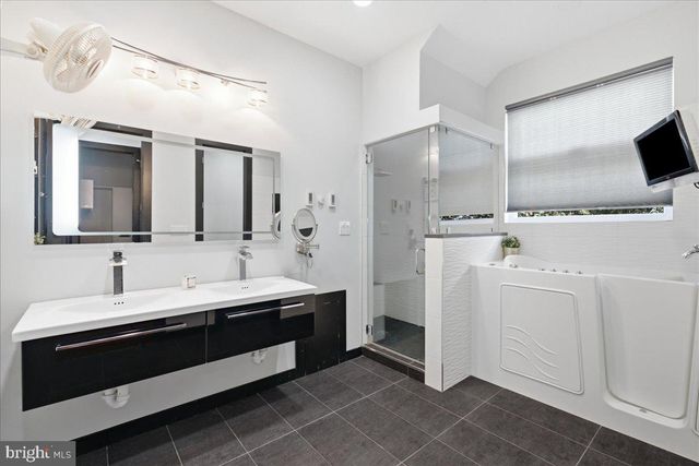 900 20TH ST S, Arlington, VA 22202