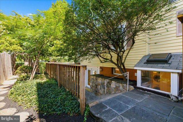 900 20TH ST S, Arlington, VA 22202