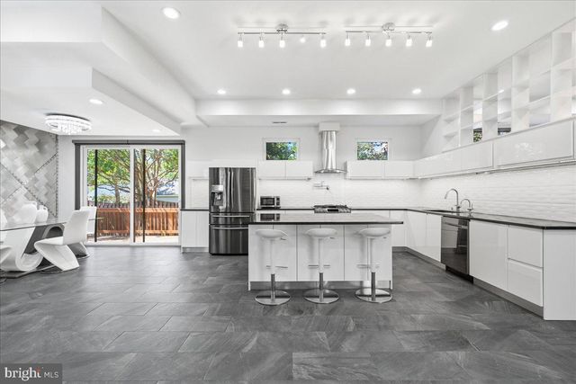 900 20TH ST S, Arlington, VA 22202