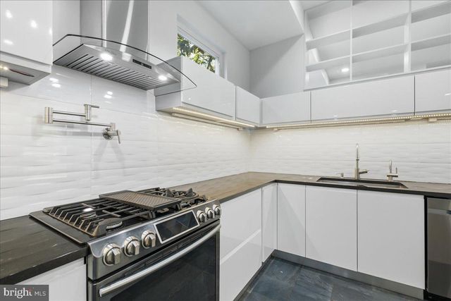 900 20TH ST S, Arlington, VA 22202