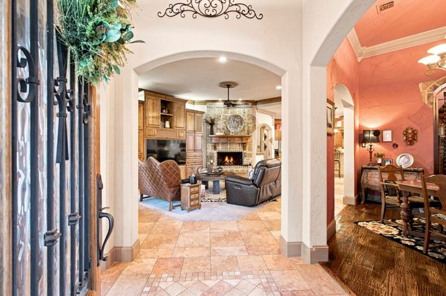 613 Sophie Lane, Colleyville, TX 76034