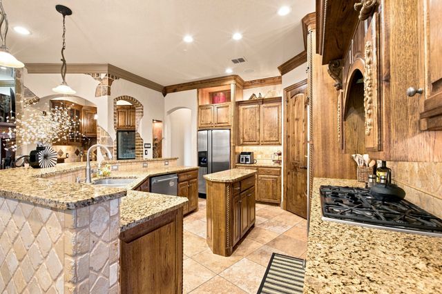 613 Sophie Lane, Colleyville, TX 76034