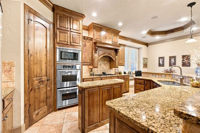 613 Sophie Lane, Colleyville, TX 76034