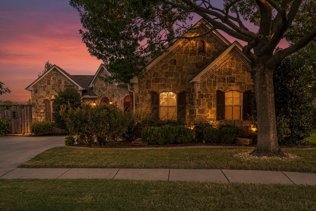 613 Sophie Lane, Colleyville, TX 76034