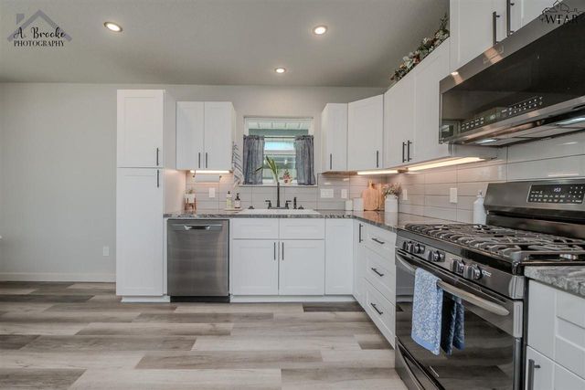 1304 E SPRING STREET, Henrietta, TX 76365