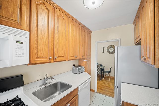 211-01 75th Avenue 4O, Oakland Gardens, NY 11364