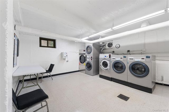211-01 75th Avenue 4O, Oakland Gardens, NY 11364