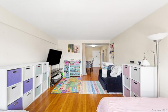 211-01 75th Avenue 4O, Oakland Gardens, NY 11364
