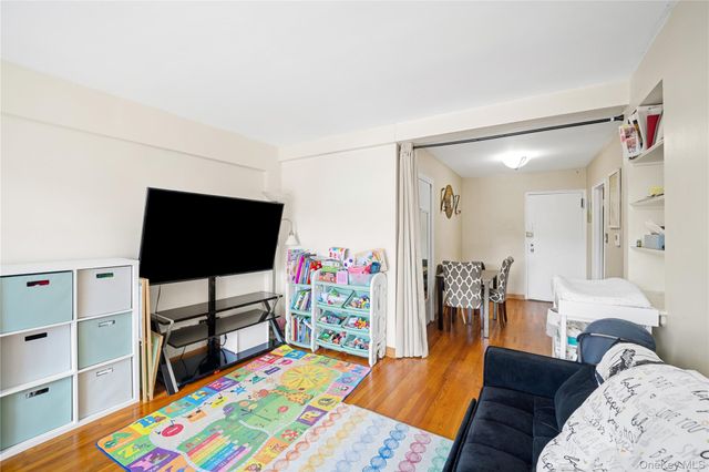 211-01 75th Avenue 4O, Oakland Gardens, NY 11364