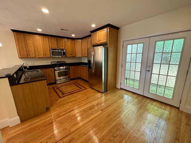 8 Grant St 23, Natick, MA 01760