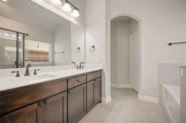 231 Carson Drive, Waxahachie, TX 75167