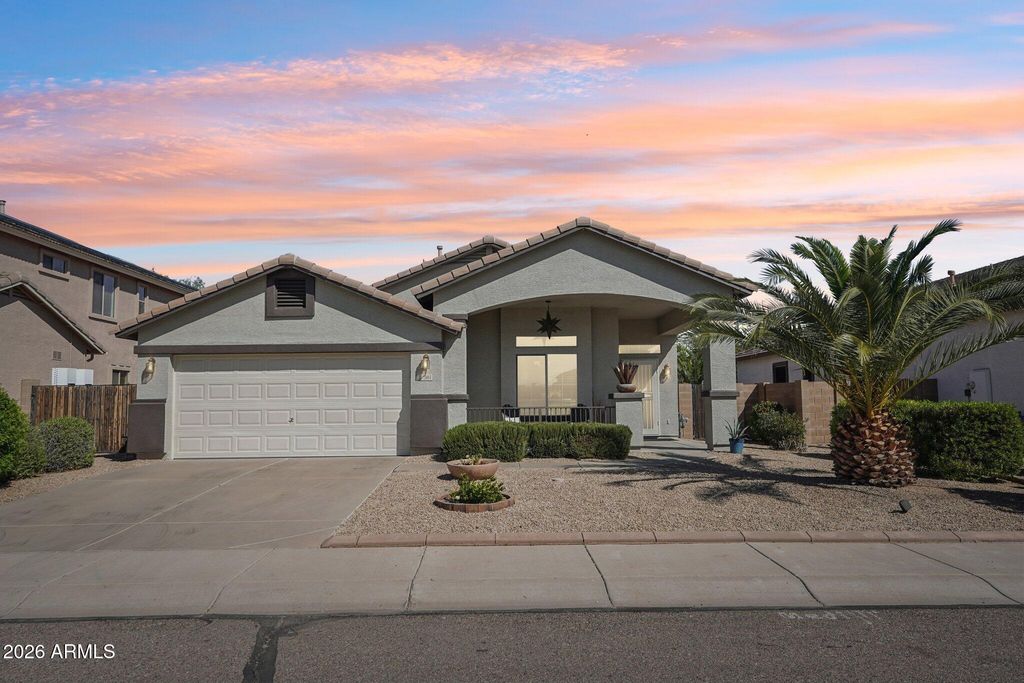 Image 1 of property listing at 2004 W GOLDMINE MOUNTAIN Drive, San Tan Valley, AZ 85144