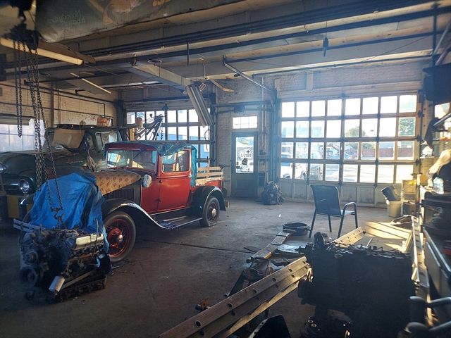 72 Main Rd, Tiverton, RI 02878