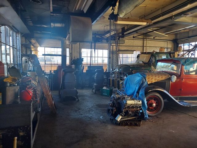 72 Main Rd, Tiverton, RI 02878