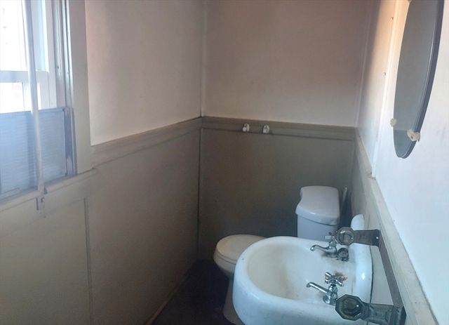 72 Main Rd, Tiverton, RI 02878