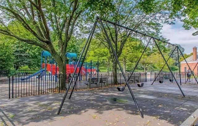 337 Park Crescent, College Point, NY 11356