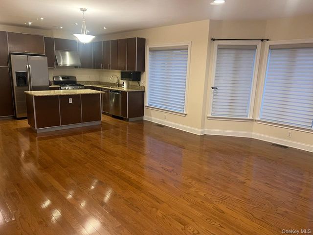 337 Park Crescent, College Point, NY 11356