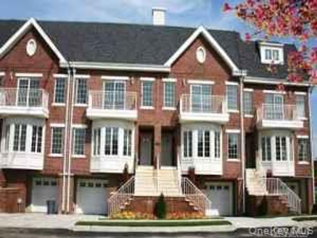 337 Park Crescent, College Point, NY 11356