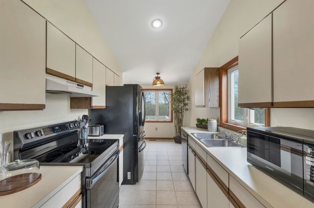 12 Fitzpatrick Circle, Nashua, NH 03063