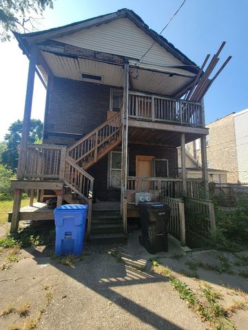 4224 W Maypole Avenue, Chicago, IL 60624